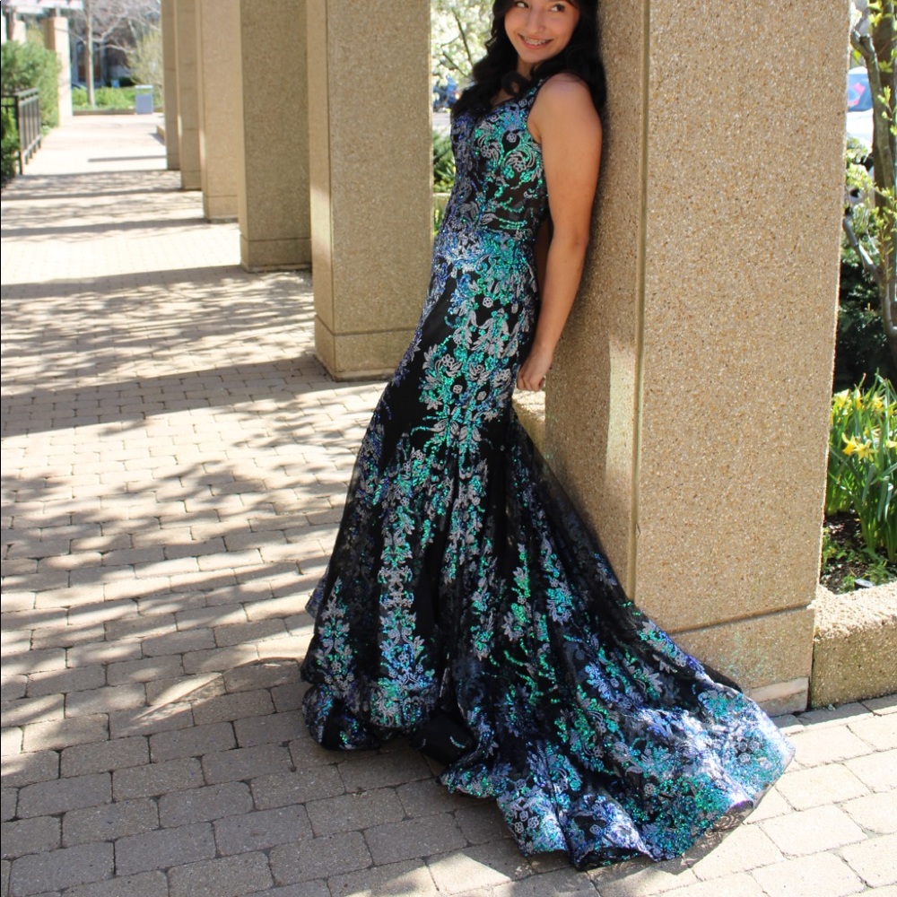 PROM DRESS FOR SALE - Picture 3 of 4